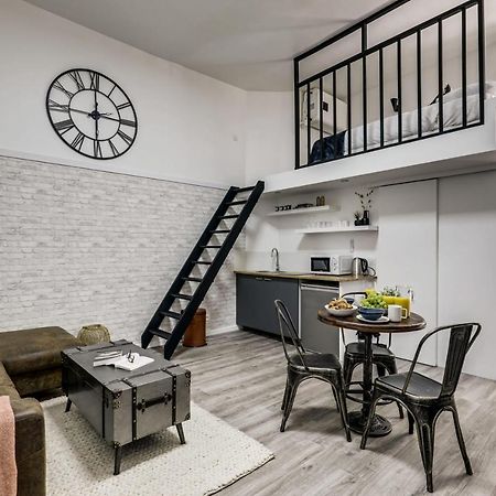 Modern French Studio In Paris Exterior foto