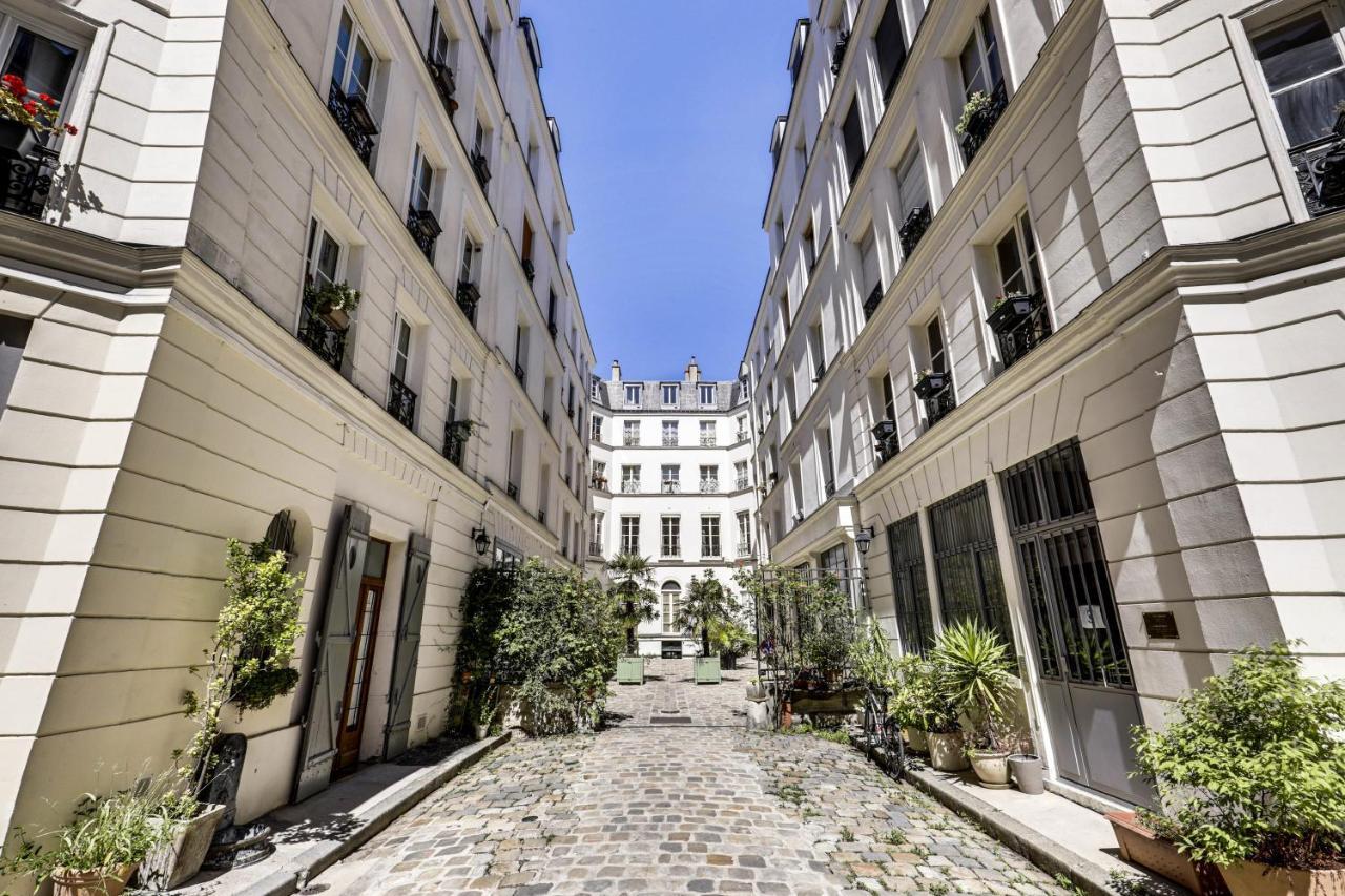 Modern French Studio In Paris Exterior foto