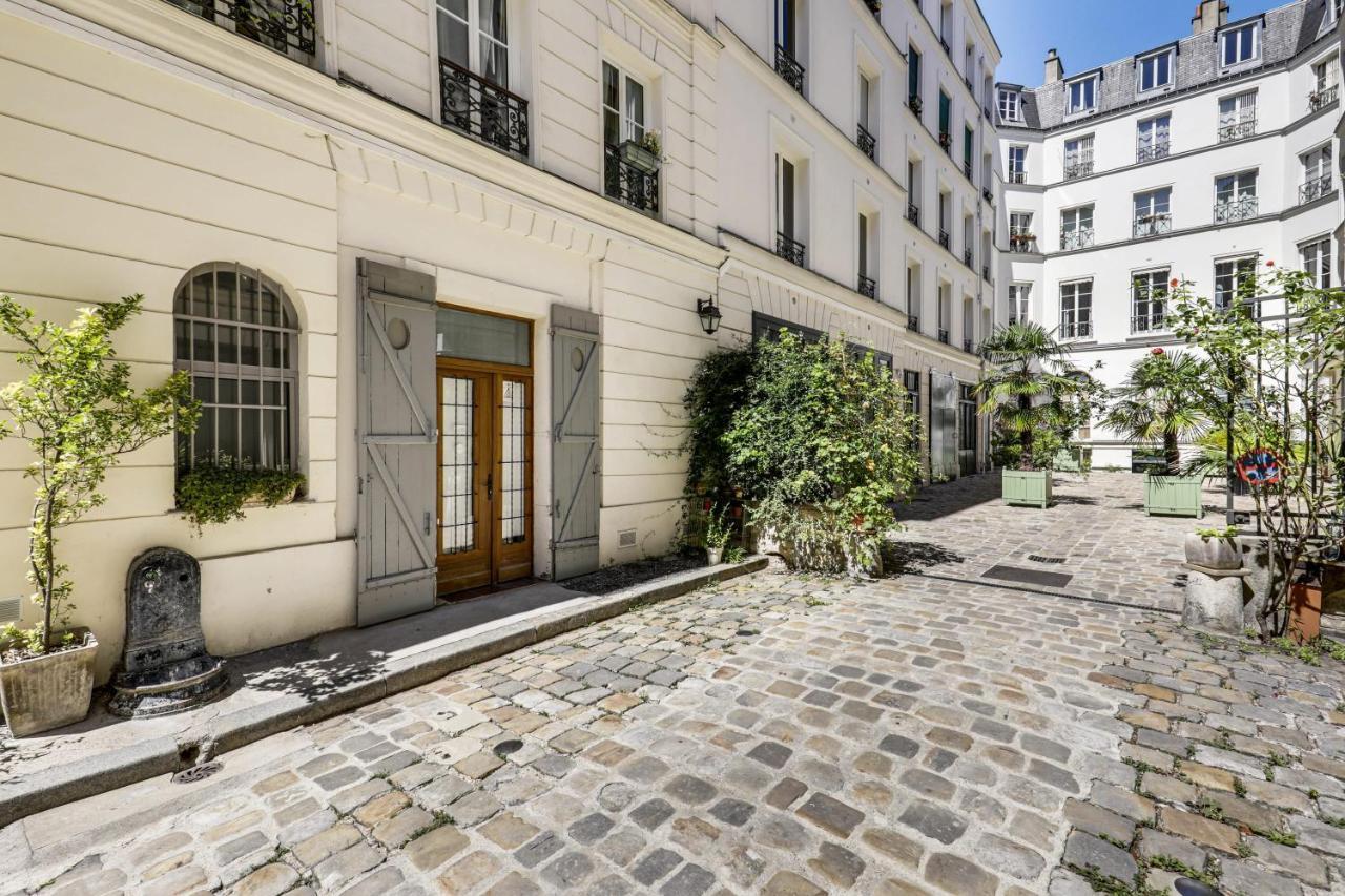 Modern French Studio In Paris Exterior foto